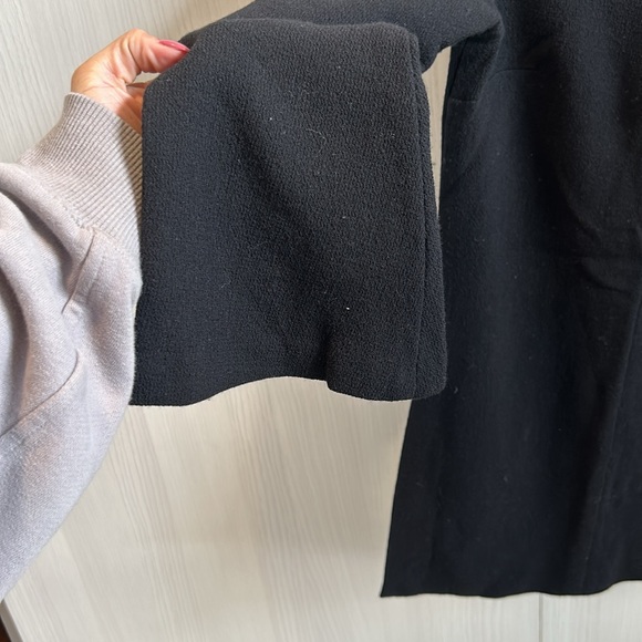 Smythe crepe tunic featuring bell sleeves and dual slits. 100% Wool size Small - Picture 2 of 8